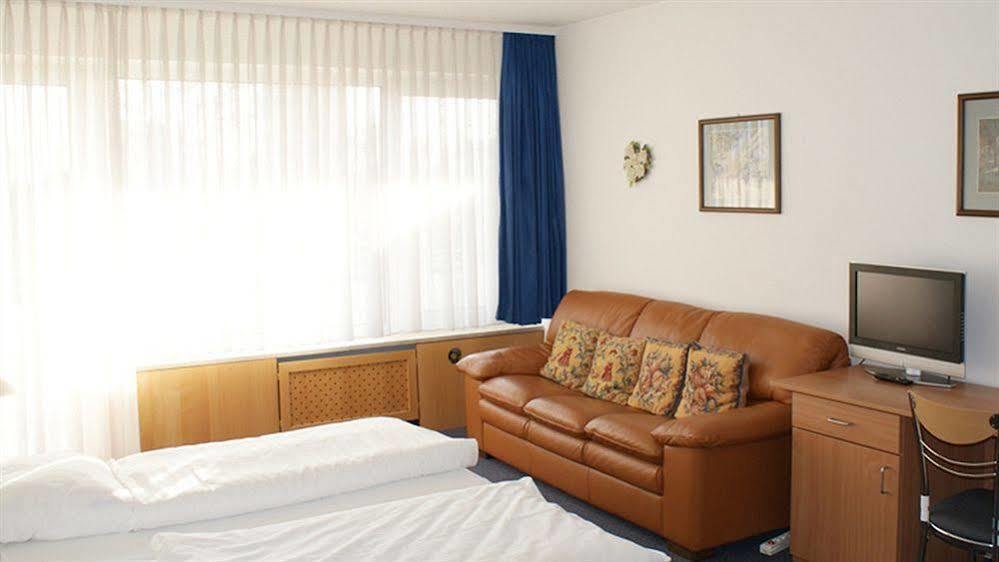 Buergerhaus Hotel Steinbach im Taunus ภายนอก รูปภาพ